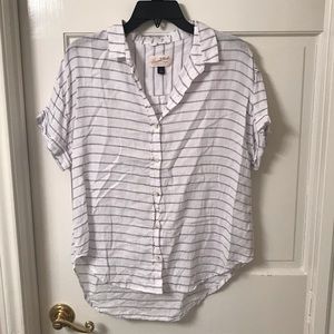 Universal Thread collard short sleeve shirt.